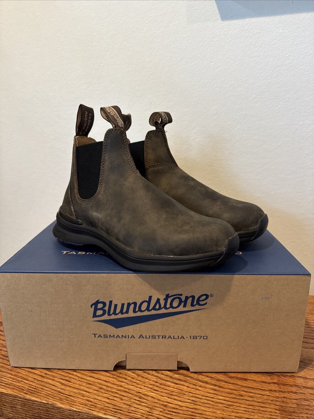 Blundstone Classics 2144 Boots Womens US 7 Rustic Brown Leather Chelsea